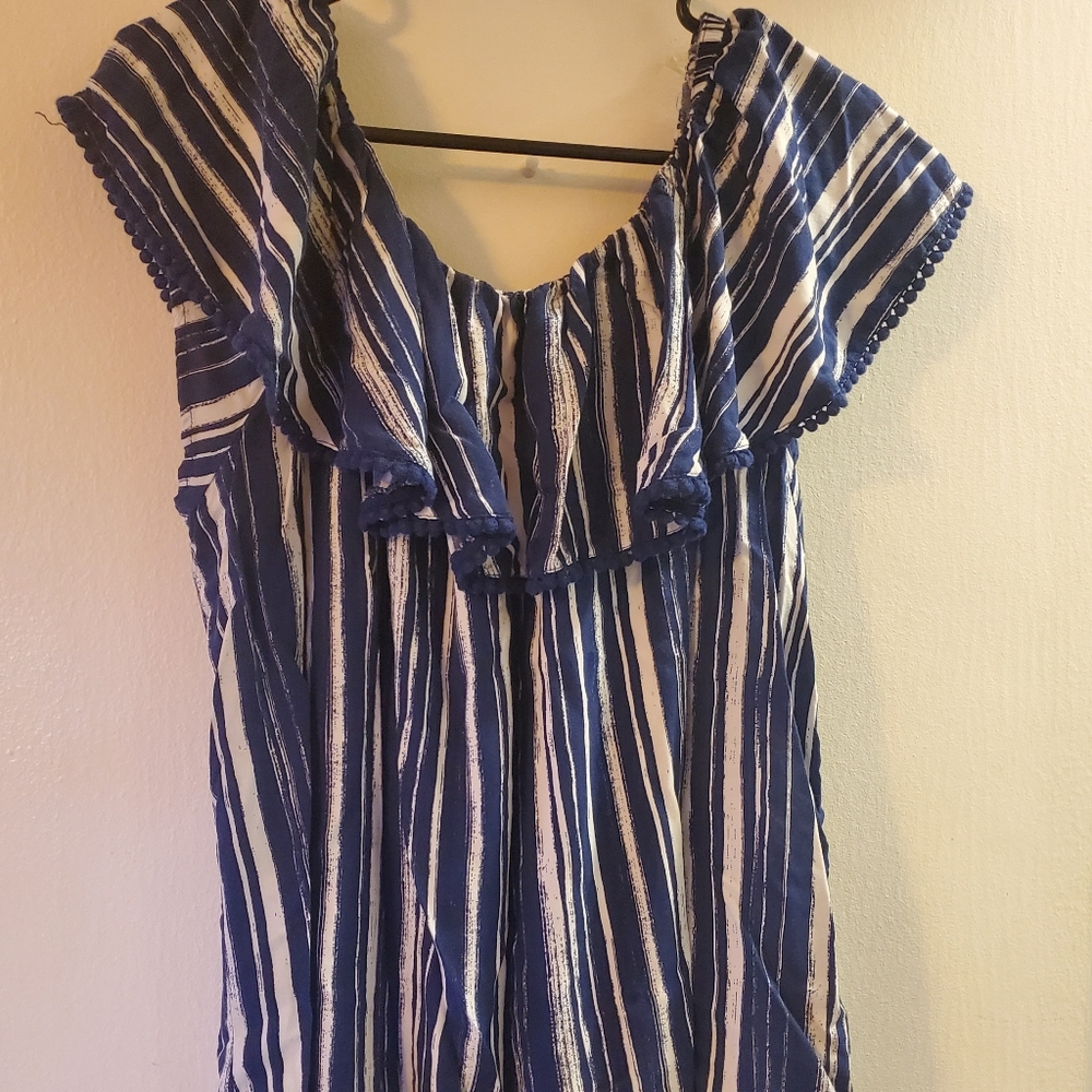 Shoulder baring top